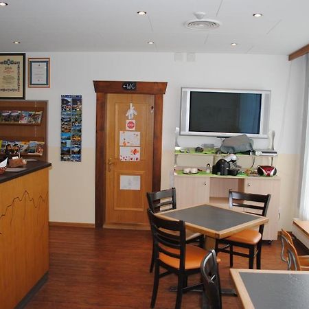 Hotel Des Alpes Кандерстег Екстериор снимка