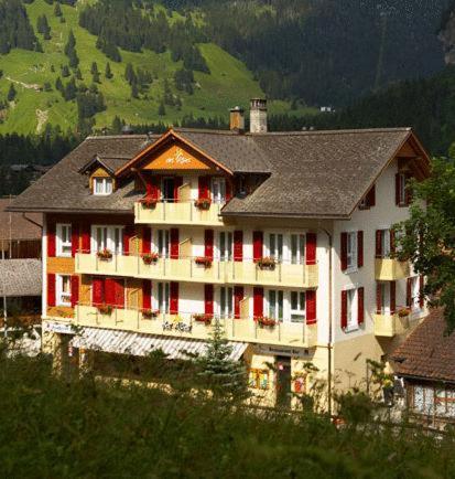 Hotel Des Alpes Кандерстег Екстериор снимка