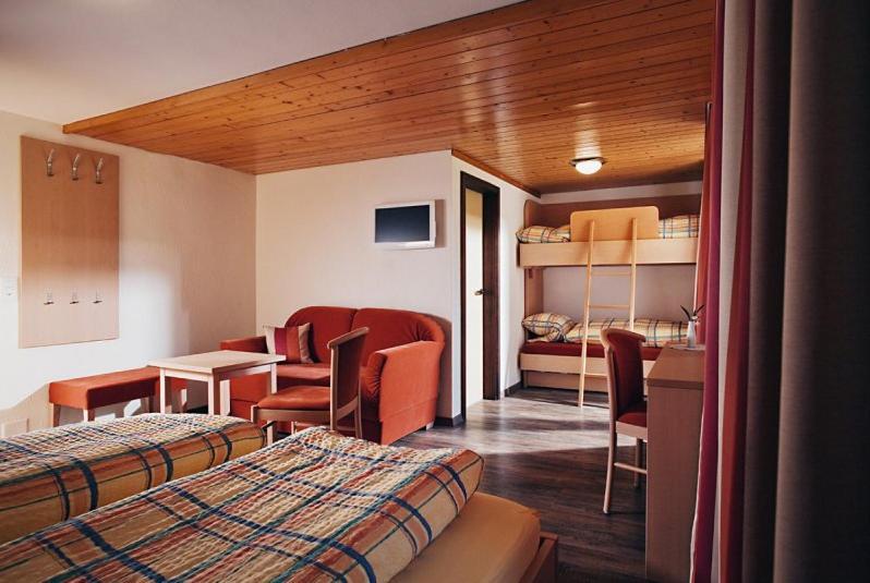 Hotel Des Alpes Кандерстег Стая снимка