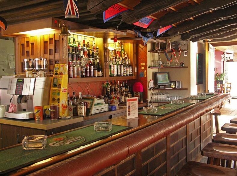 Hotel Des Alpes Кандерстег Екстериор снимка