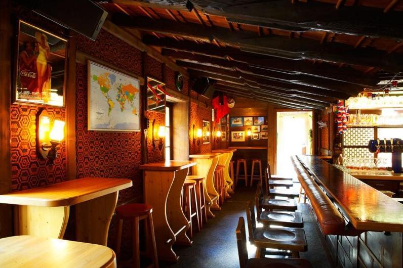 Hotel Des Alpes Кандерстег Екстериор снимка