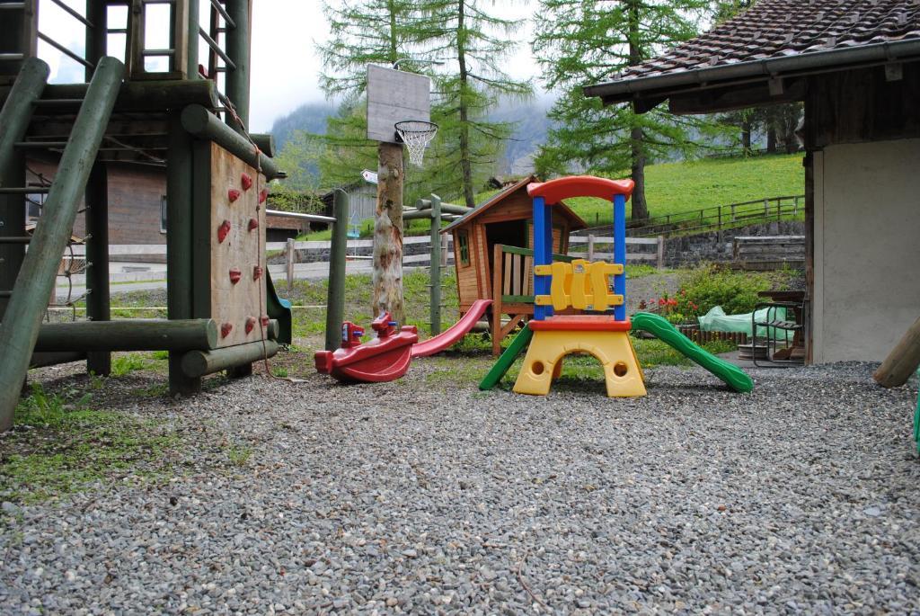Hotel Des Alpes Кандерстег Екстериор снимка