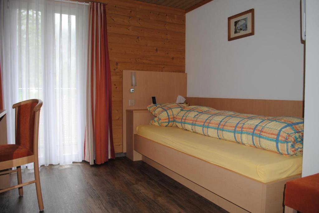 Hotel Des Alpes Кандерстег Стая снимка