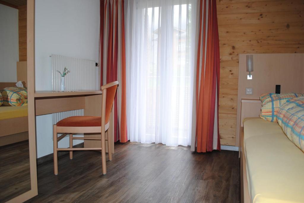 Hotel Des Alpes Кандерстег Стая снимка