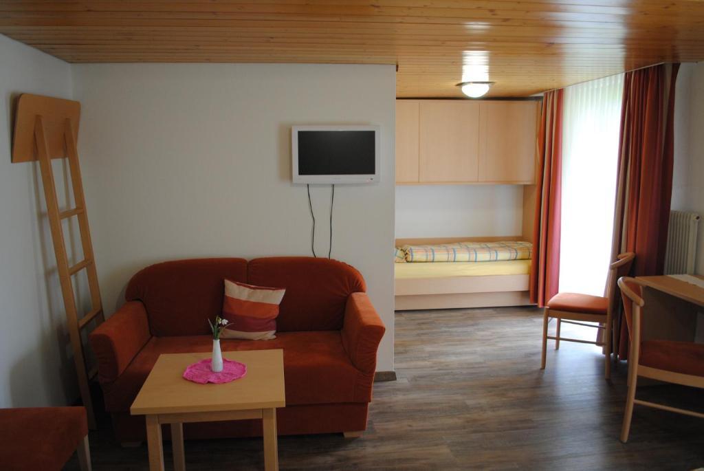 Hotel Des Alpes Кандерстег Стая снимка