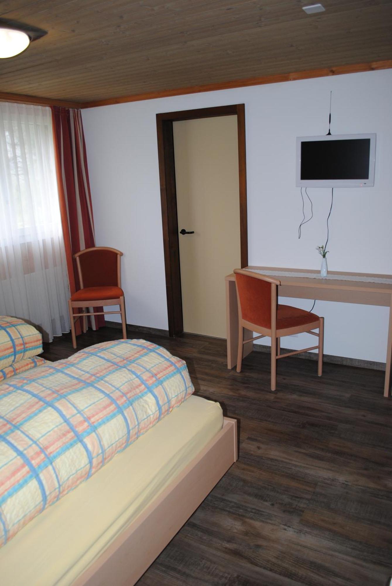 Hotel Des Alpes Кандерстег Екстериор снимка