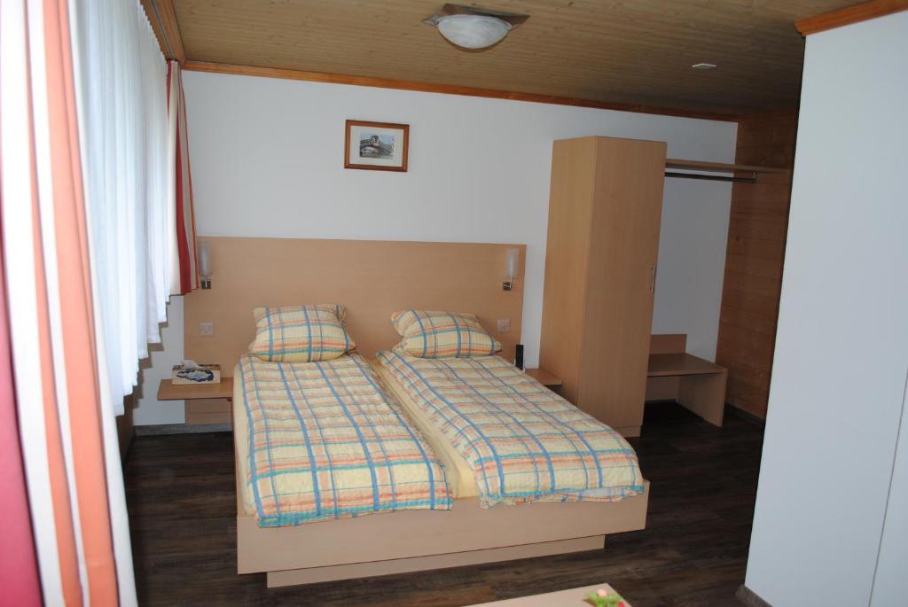 Hotel Des Alpes Кандерстег Стая снимка