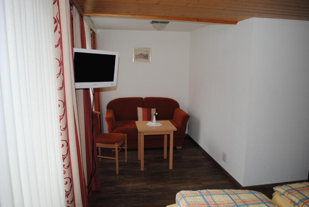 Hotel Des Alpes Кандерстег Стая снимка